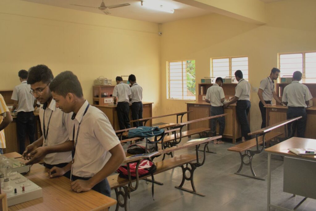 BES Polytechnic - Electronics